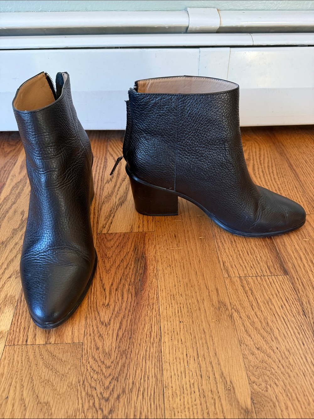 Banana Republic Black Leather Pointed Toe Ankle Booties